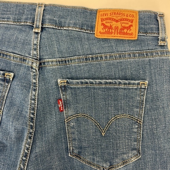 Levi’s Classic Bermuda Cuffed Shorts 28 Stretch Denim Mid Rise - Picture 4 of 12